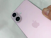 O iPhone 16 Pro Max poderá ser o maior iPhone de todos os tempos quando for lançado neste outono. (Fonte da imagem: Sonny Dickson)
