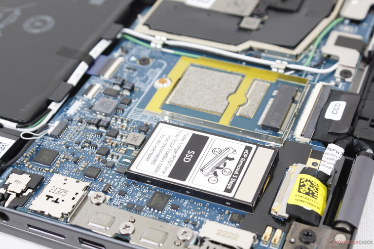 Somente M.2 2242 PCIe SSDs são suportadas. O acionamento é ainda mais protegido por seu próprio invólucro de alumínio