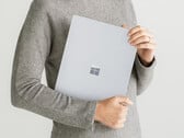A versão para o consumidor do Surface Laptop 6 pode superar o seu irmão "para empresas", na última foto. (Fonte da imagem: Microsoft)