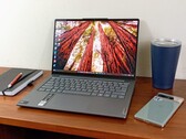 Análise do laptop Lenovo Yoga Slim 7 14 G9: Novo tamanho menor com tecla Co-Pilot integrada