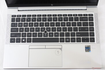 O layout do teclado permanece praticamente o mesmo, exceto para as funções secundárias alteradas perto do canto superior direito. A chave programável HP é uma nova adição