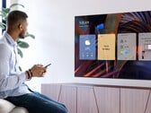 O senhor ganha uma TV grátis com uma pré-compra qualificada da nova linha de smart TVs carro-chefe (Fonte da imagem: Samsung)