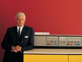 O então chefe da IBM, Thomas Watson Jr., apresenta o computador System/360 em 1964. (Imagem: IBM)