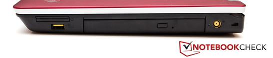Lado direito: 1x ExpressCard 34, 1x USB 2.0, 1x drive ótico, 1x LAN, 1x Seguro Kensington