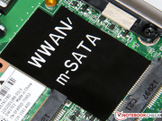 Um módulo UMTS ou SSD mSATA podem ser instalados opcionalmente.