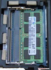 O portátil tem dois bancos para memória RAM.