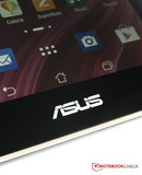 A tela do Asus Memo Pad HD 7 ME176C tem um resolução de 1280x800 pixels.