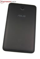 A traseira do tablet Asus é feito de plástico mate e levemente emborrachado.
