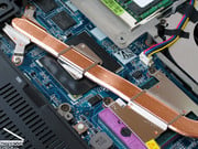 A Asus incluiu um CPU Core 2 Duo "Penryn" e uma placa de vídeo Geforce 9300M G.