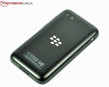 O adesivo com a informação do dispositivo faz com que a tampa traseira do BlackBerry Q5 pareça ordinária.