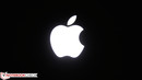 O logotipo iluminado da Apple na traseira