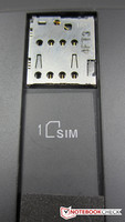 ...o slot para chip micro-SIM...