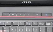 Cinco botões de função adicionais estão localizados do lado do botão interruptor (à direita).