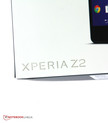 O Xperia Z2 de 5,2-polegadas é um pouco maior que o Galaxy S5 e o HTC One M8.