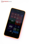 Com o Lumia 630, a Microsoft lança sua nova geração de telefones acessíveis para o mercado, da recentemente adquirida Nokia.