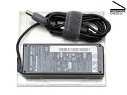 Bom: O transformador possui um enrolador, copiado dos ThinkPads. Bom: O transformador possui um enrolador, copiado dos ThinkPads.