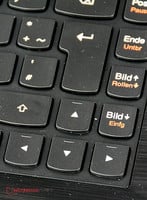 As teclas direcionais são bastante grandes para um aparelho de 14-polegadas, mas não estão separadas do resto do teclado.