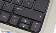 A disposição do teclado é boa exceto pela habitual redução das teclas direcionais.