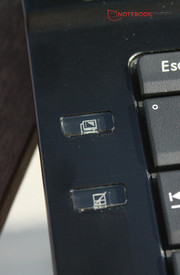 Muitas teclas especiais estão ao redor do teclado.