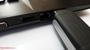 Por falar em não muito sofisticado: os conectores USB robustos cobrem a porta LAN...