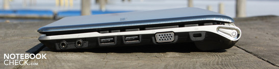 Lado Direito: Áudio, 2 USB 2.0s, VGA, seguro Kensington
