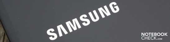 Samsung QX412-S01DE: Potente processador Sandy Bridge e ergonomia exemplar.