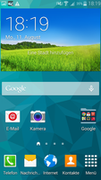 A IU TouchWiz sobre o Android 4.4 e não mudou em comparação com o Galaxy S5.