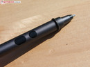 O Duo 13 é entregue com uma caneta ativa (vem com uma bateria) que permite criar notas  manuscritas e desenhos.