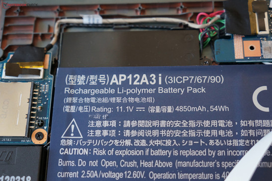 Bateria de 54 Wh Li-Poly não removível