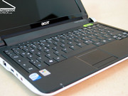 O teclado oferecido apresenta teclas algo menores que os diversos competidores na categoria de netbooks de 10 polegadas.