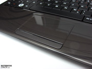 O touchpad precisa de habituação, em particular devido à superfície revestida.