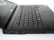 O teclado integrado é semelhante ao dispositivo que é utilizado no Precision M2400.