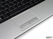 O touchpad pode ser usado, em geral, sem problemas, apenas os seus botões são algo profundos demais na carcaça.