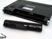 O Dell Studio XPS 13 utiliza uma bateria de lithium-ions com uma capacidade de 53 Wh.