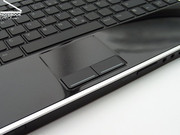 O touchpad possui as habituais vantagens pelas que a Dell é conhecida, como os confortáveis botões do touchpad.
