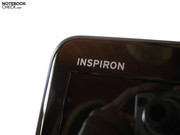 Um logotipo do Inspiron enfeita o marco da tela.