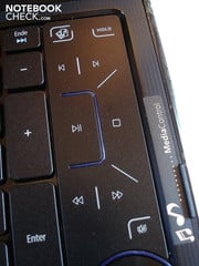 A Acer integrou um prático controle multimídia no lado direito do teclado