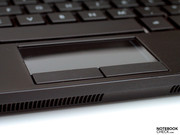 O acabamento suave da superfície do touchpad somente fornece um deficiente conforto deslizante.