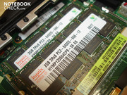 Os dois módulos de memória principais (2 x 2 GByte DDR2-800, máximo possível de 4 GByte)