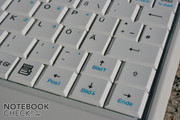 Uma das maiores deficiências se mantém, o pequeno teclado.