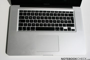O teclado é o teclado Apple padrão.