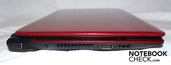 Lado Esquerdo: Porta VGA, conector de força, saída de ar, Porta HDMI, Porta USB.