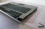 O trabalho do notebook HP é, em geral, bom, mas com pequenos defeitos.
