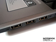 Questão de gosto: Três portos USB 2.0 estão um junto do outro