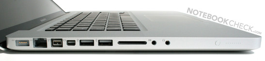 Mag Safe, Gigabit LAN, FireWire 800, Mini DisplayPort, 2x USB 2.0, compartimento de cartões SD, linha de entrada e de saída (ótica e análoga), LEDs de estado da bateria