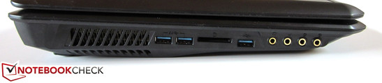 Esquerda: 2 USB 3.0, leitor de cartões, USB 3.0, 4 conectores de áudio