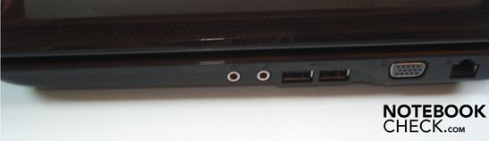 Direita: dois conectores de áudio (fones - saída, microfone - entrada), duas portas USB 2.0, VGA, Gigabit Lan y conector de força