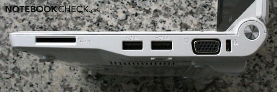Lado Direito: Trava Kensington, VGA, 2x USB, Leitor de Cartão SD/MMC