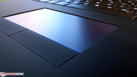 O touchpad suporta gestos multi-touch