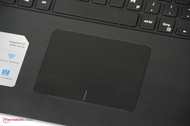 O ClickPad não é tão preciso quanto um touchpad com botões; no geral, é possível trabalhar bem com ele.
